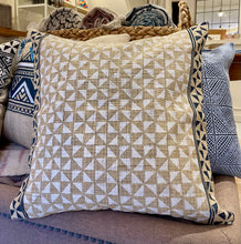Load image into Gallery viewer, Passa Paa Linen Cushion Cover
