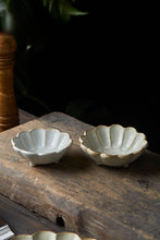 Load image into Gallery viewer, Gohobi Handmade Japanese Style Pear Blossom Stoneware Pasta Bowl Plate